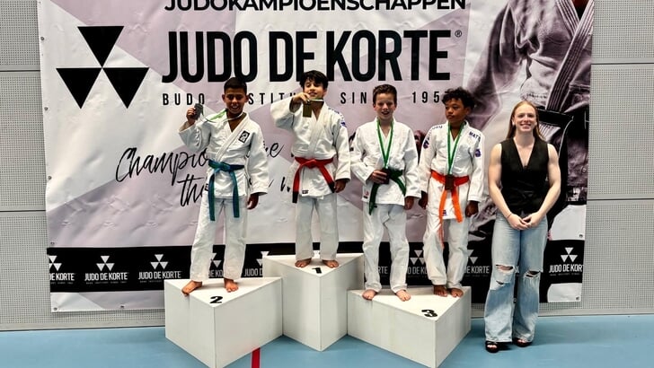 Liav Ratzon op het podium.