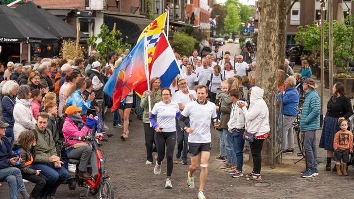 Binnenkomst van leden Runnersclub Woerden.