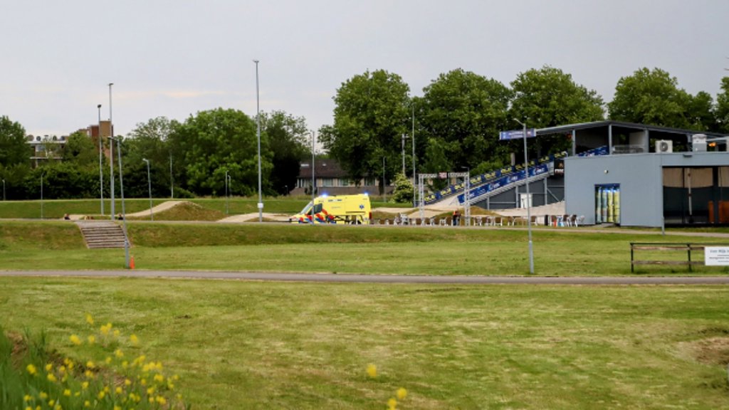 Ambulance bij fietscrossbaan in Tiel.