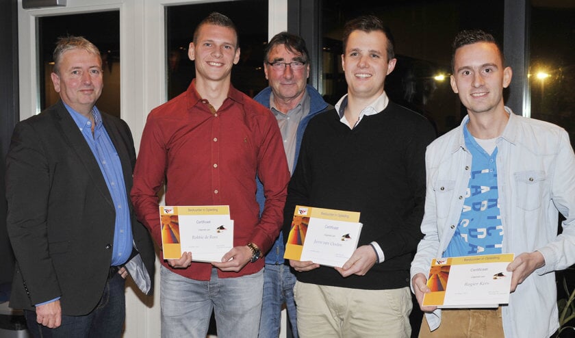 SC Everstein leidt bestuurders zelf op