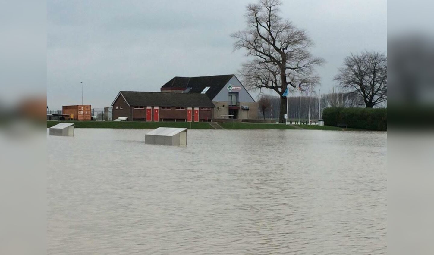 VV Brakel wijkt uit vanwege het hoge water