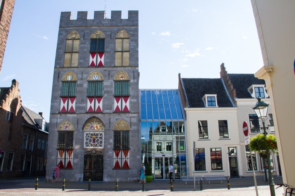 Het stadhuis aan de Voorstraat in Vianen.