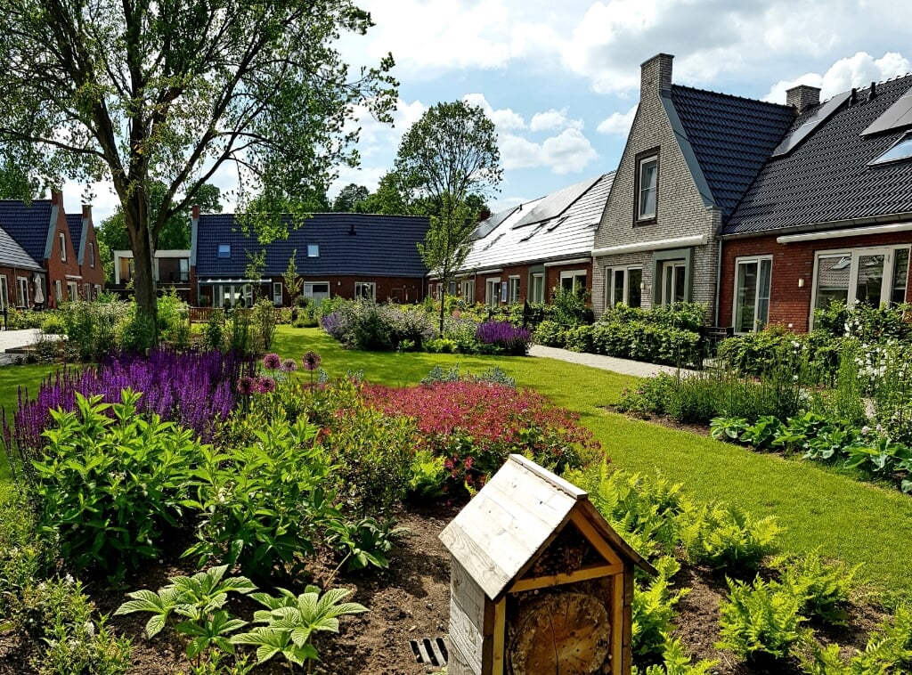 • Spes Bona in Leerdam is gebaseerd op de Knarrenhof in Zwolle, dat op deze foto te zien is.