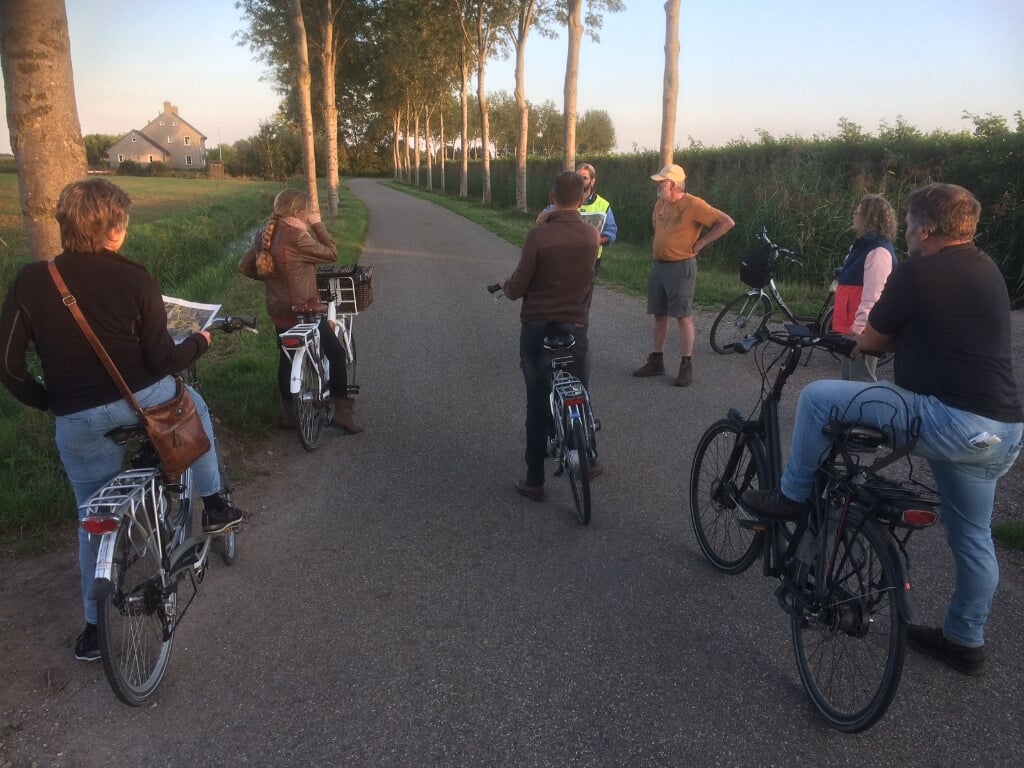• De werkgroep verkent de route per fiets.