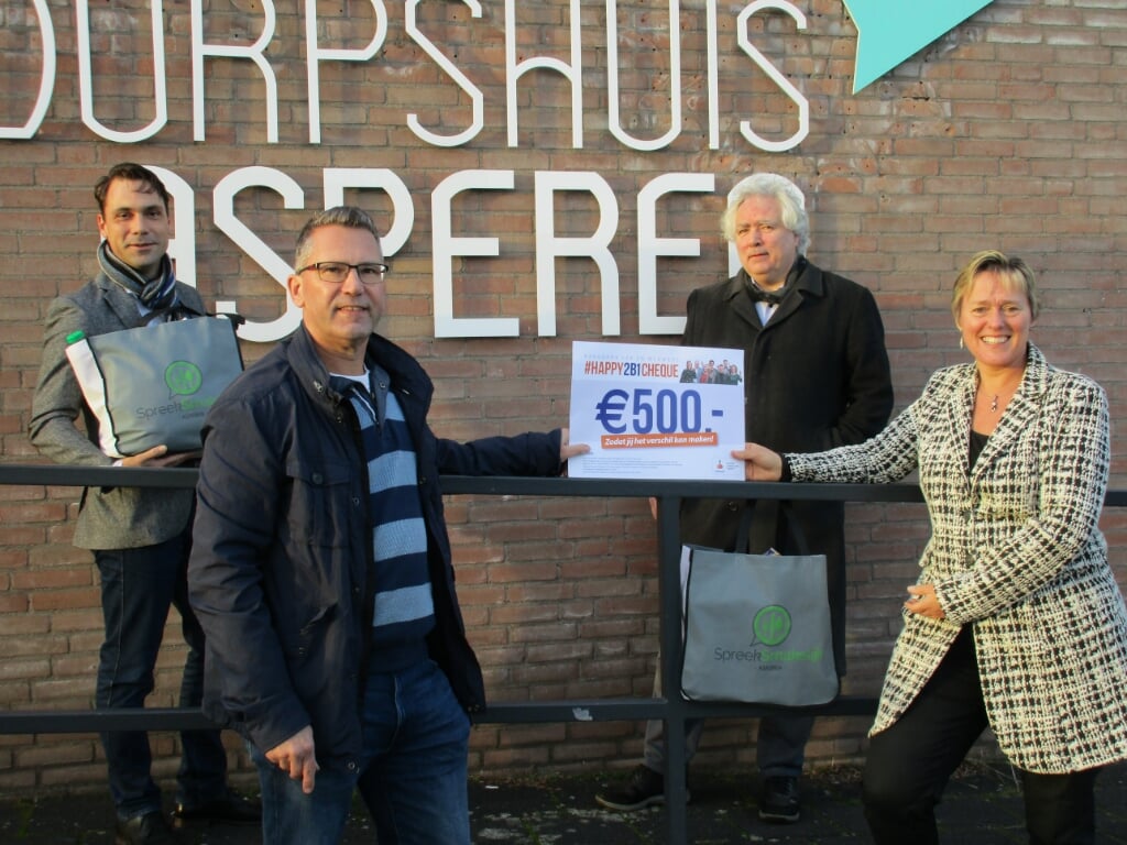 • Koen Huijsman, Tiny van Dortmont (Rabobank), Laurens Zwaan (Rotary) en Dina van Dijk.