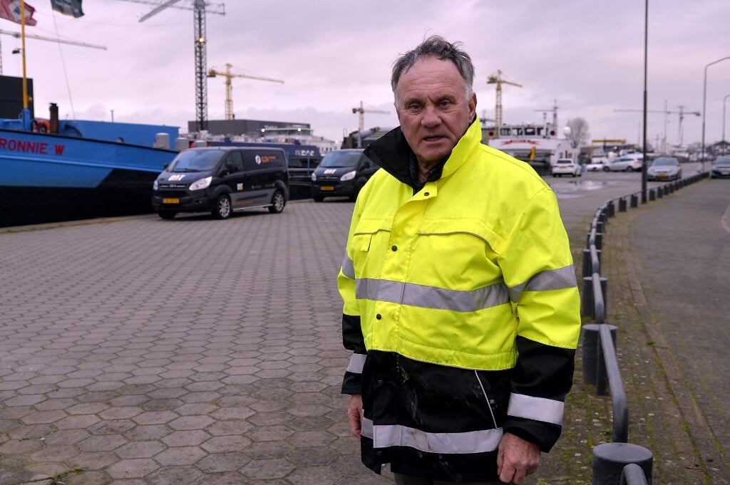 • Engel van der Stelt in de Werkendamse haven.