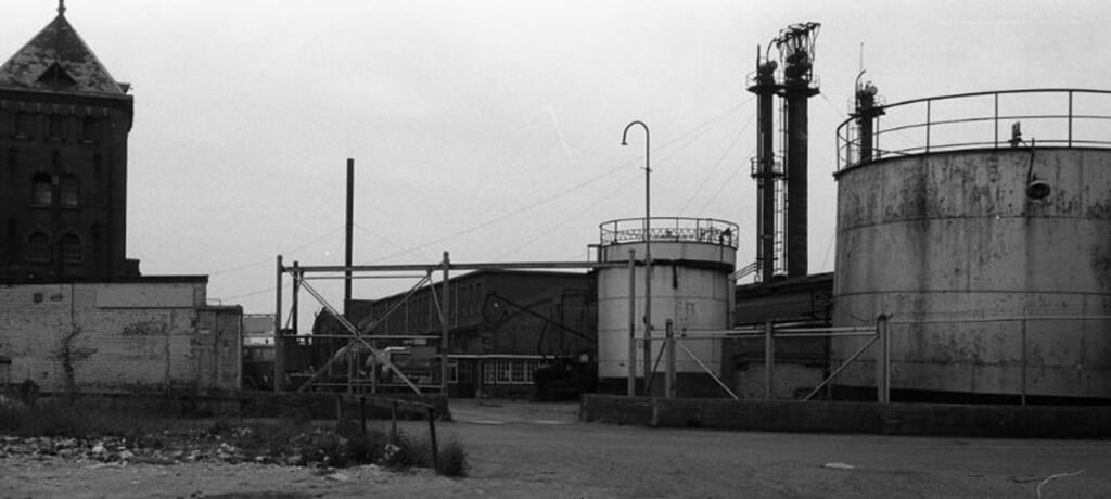 • De koolteerfabriek op de Stormpolder.