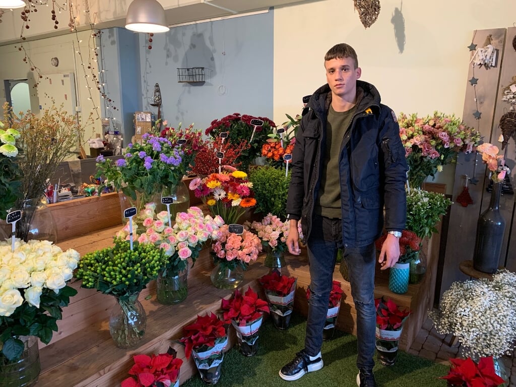 • Dani Martens in zijn bloemenzaak.