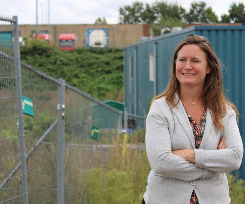 • GroenLinks-Kamerlid Suzanne Kröger bracht vorig jaar een bezoek aan het EMK-terrein.