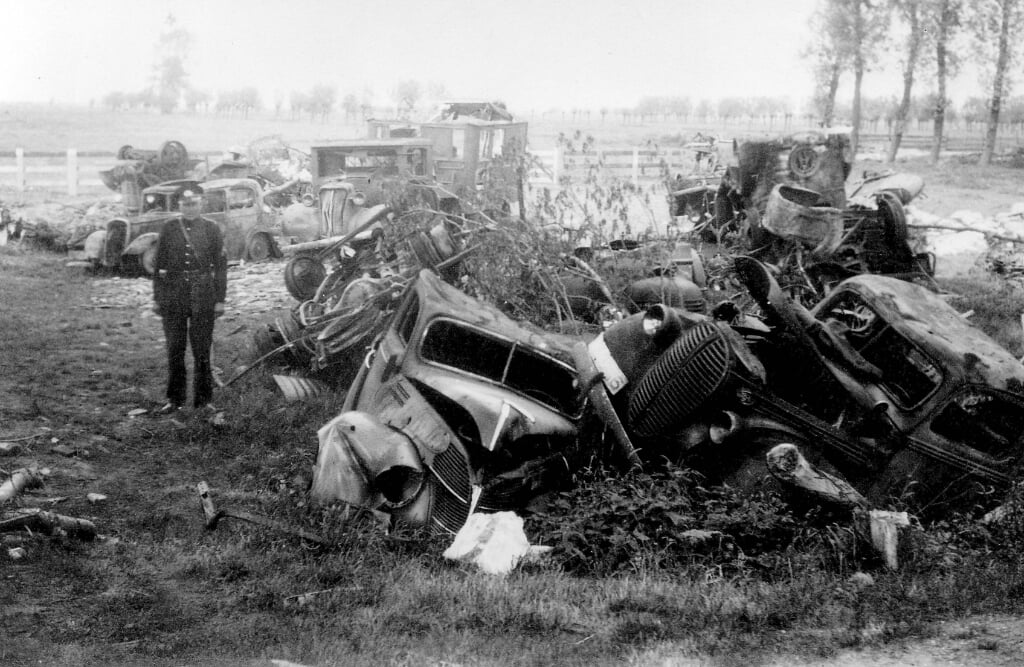 • Bij het bombardement op Bleskensgraaf werd het wagenpark van het Nederlandse leger verwoest.