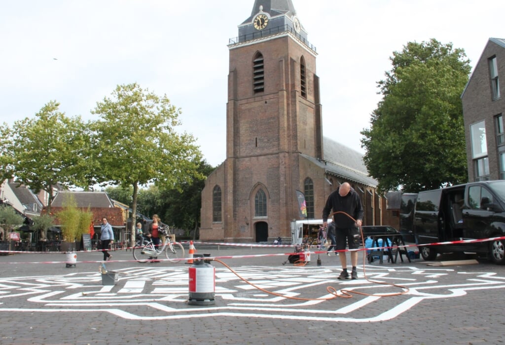 • Op het Kerkplein is een labyrint aangebracht.