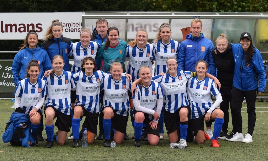 Het winnende team van IJFC Vrouwen 1.