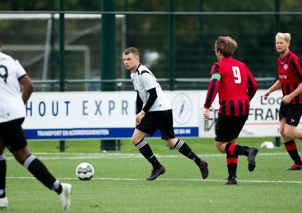 Het zondagelftal van JSV in een eerdere wedstrijd tegen Geuzen Middenmeer. De wedstrijd eindigde met 1-3 voor Geuzen Middenmeer.