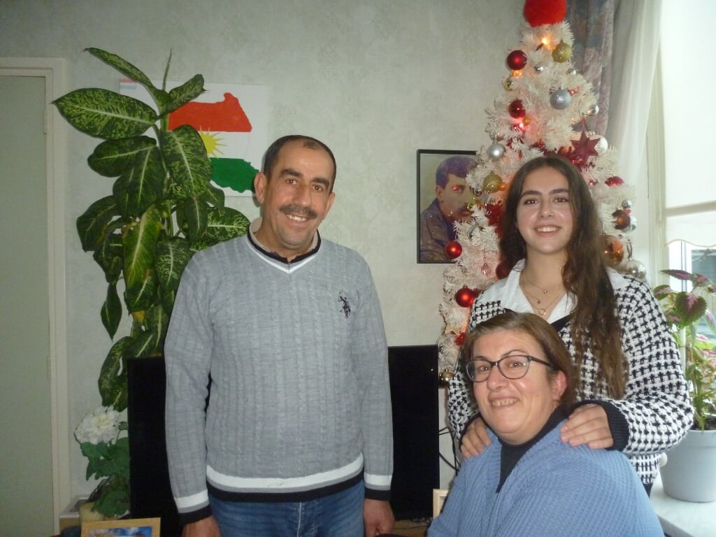• Kaled en Haijfa Hasan met dochter Rokash.