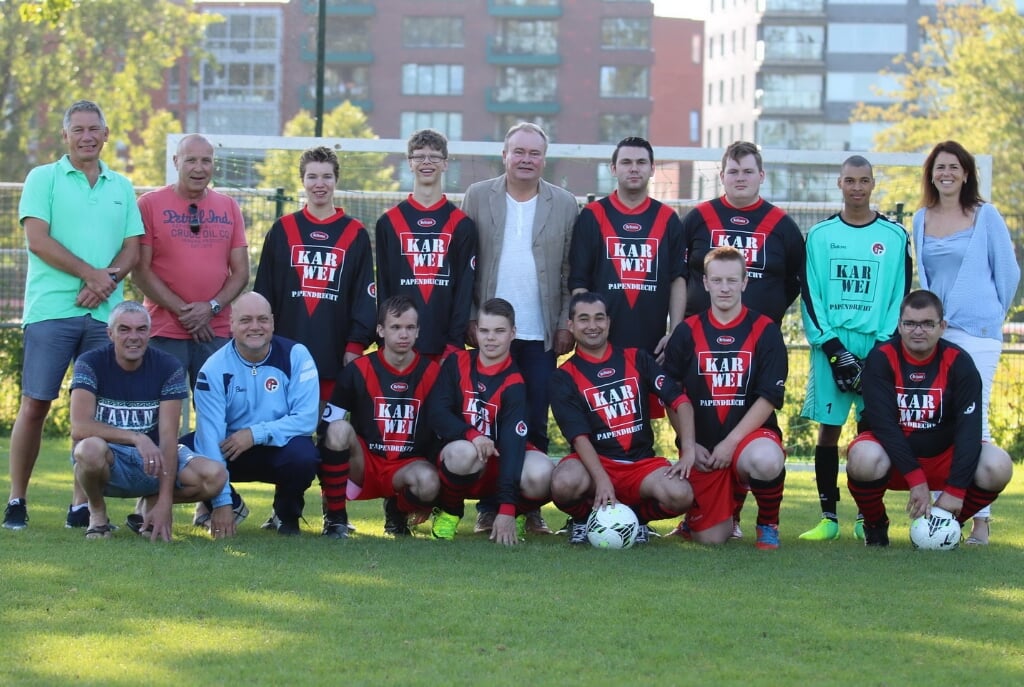 • Het G-team van vv Papendrecht voor de eerste wedstrijd.