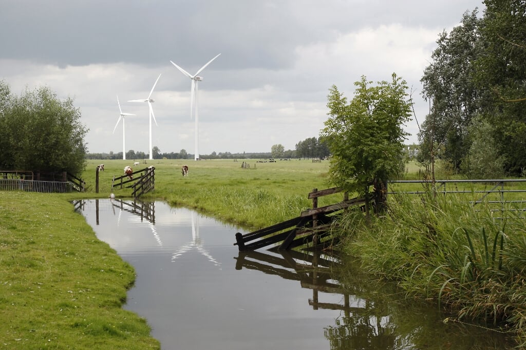 • De huidige windmolens bij bedrijventerrein De Copen in Lpik.