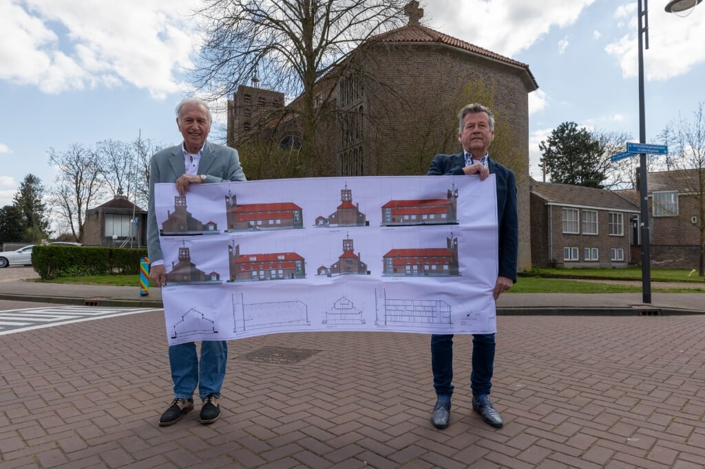 • Jaap Smits en Henri van der Meijden met hun bouwplanen voor de kerk.