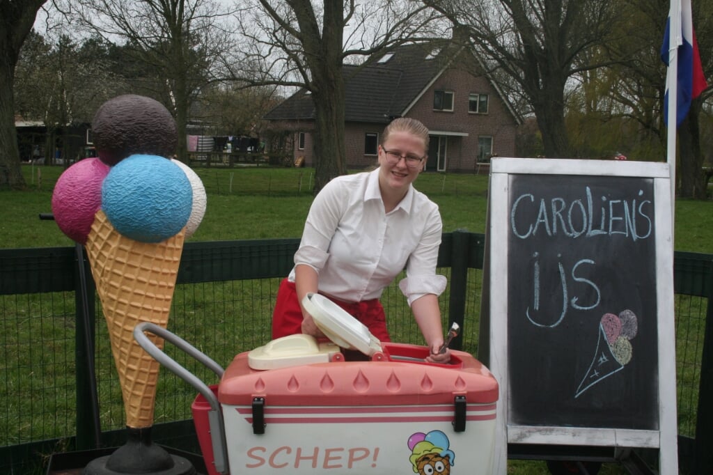 Carolien van der Leeden is dolgelukkig met haar ijskar.