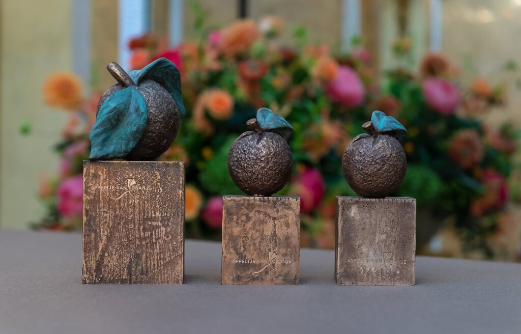 De bronzen appeltjes  gemaakt door Prinses Beatrix.