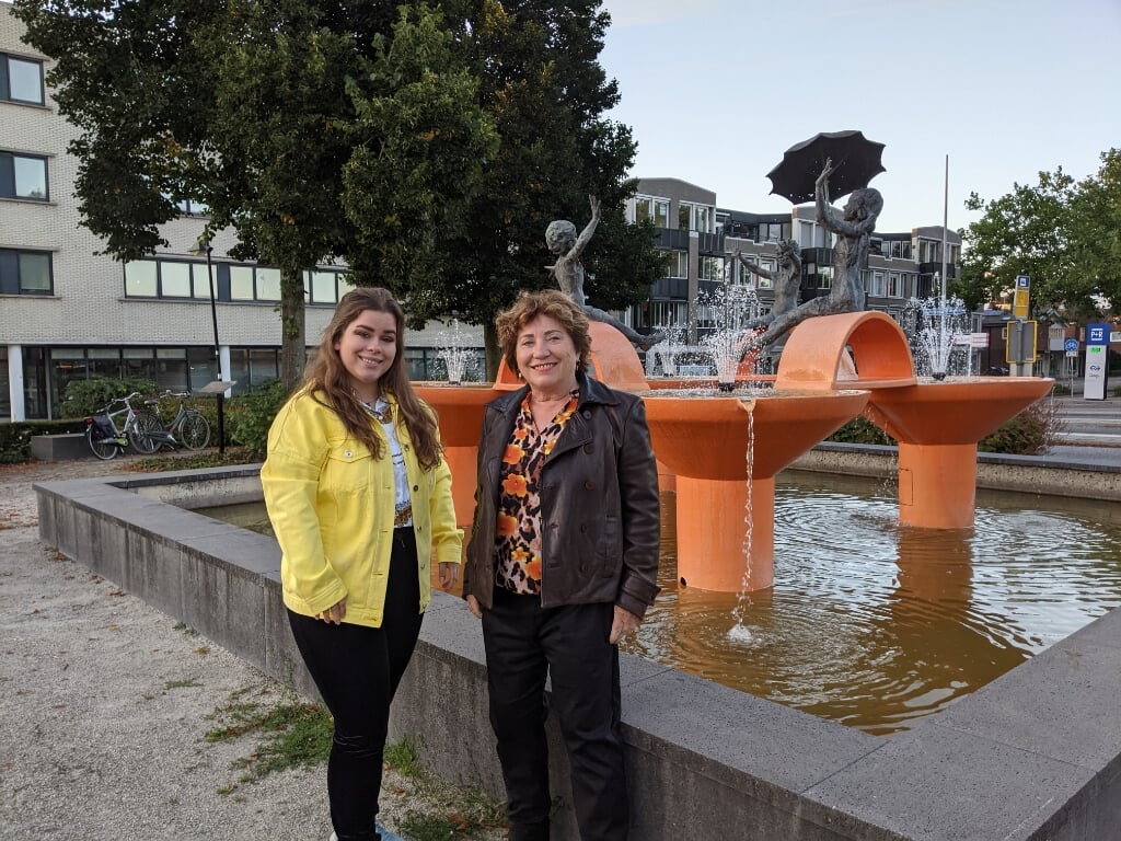 • Marita Damen en Sanne Telgenkamp bij Spelen met Water.