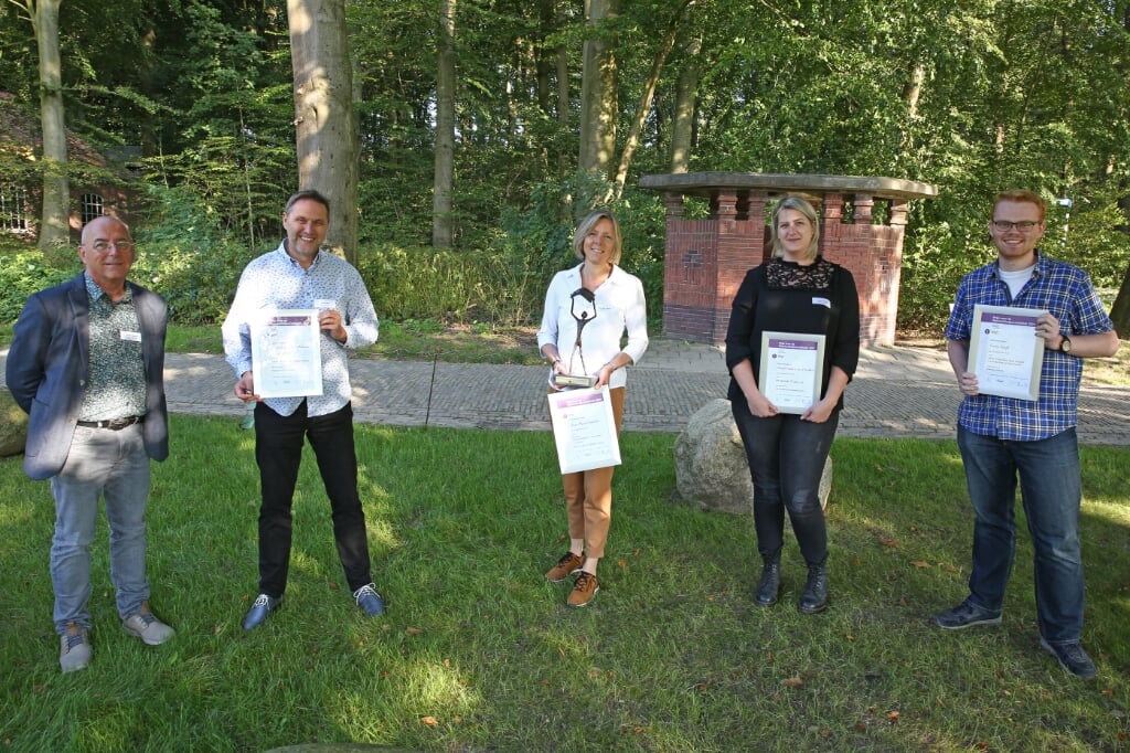 De genomineerden van de Prijs voor de Nieuwsbladjournalistiek. In het midden Anne Marie Hoekstra.