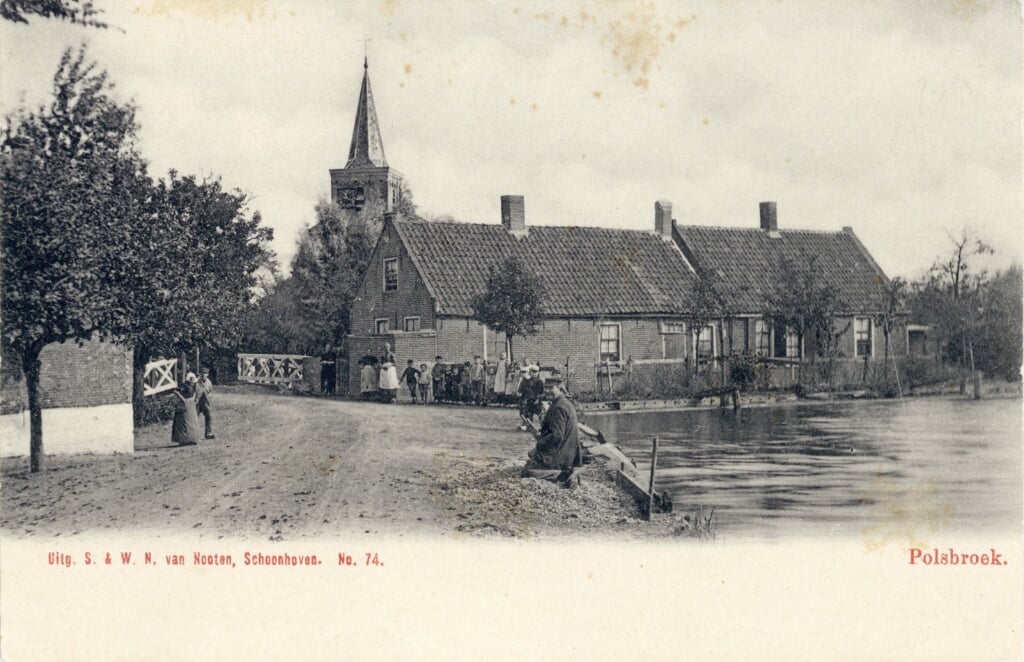 Het dorpsplein van Polsbroek in vroeger tijden.