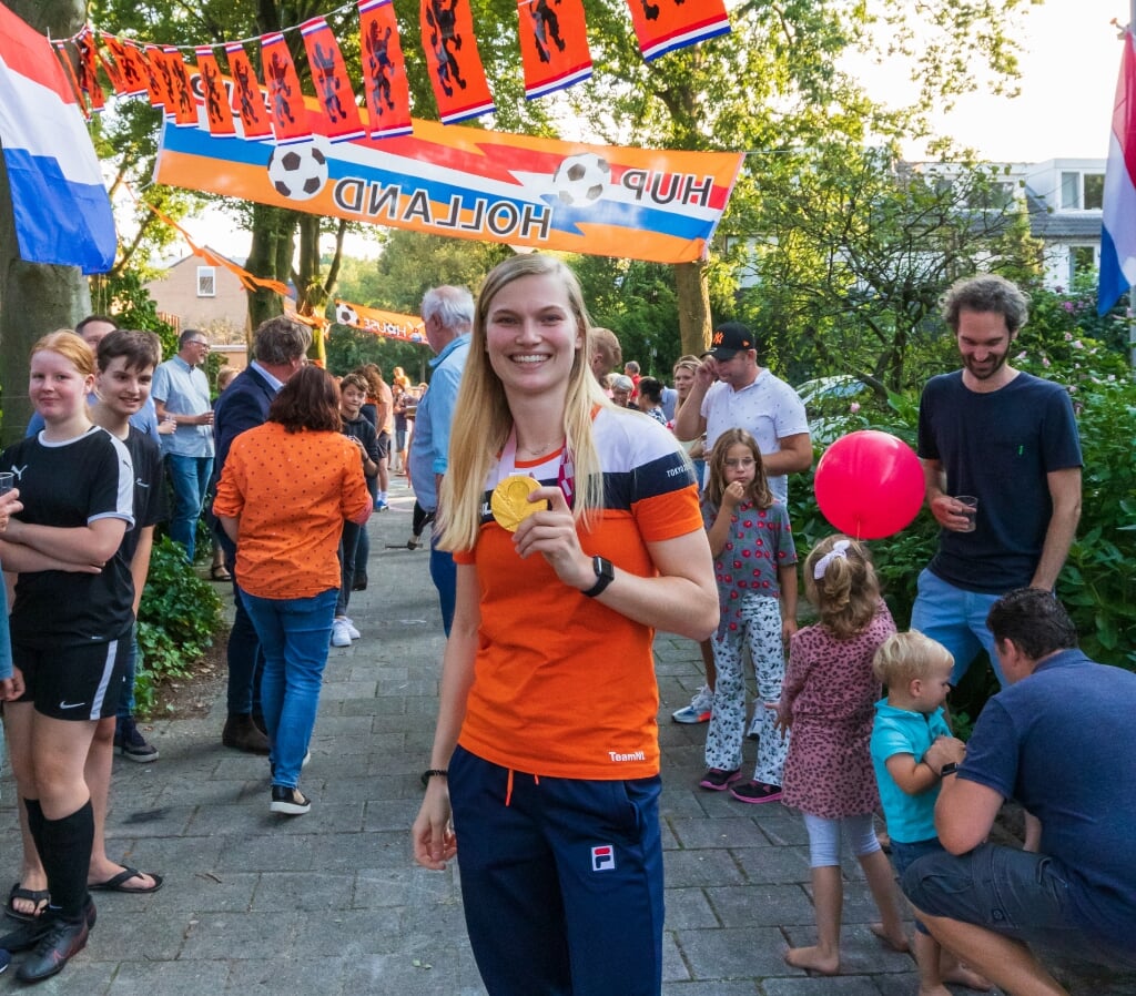Julia van der Sprong werd feestelijk onthaald in Gouda