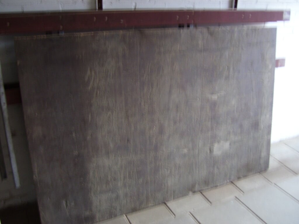 Twee beton plex platen.