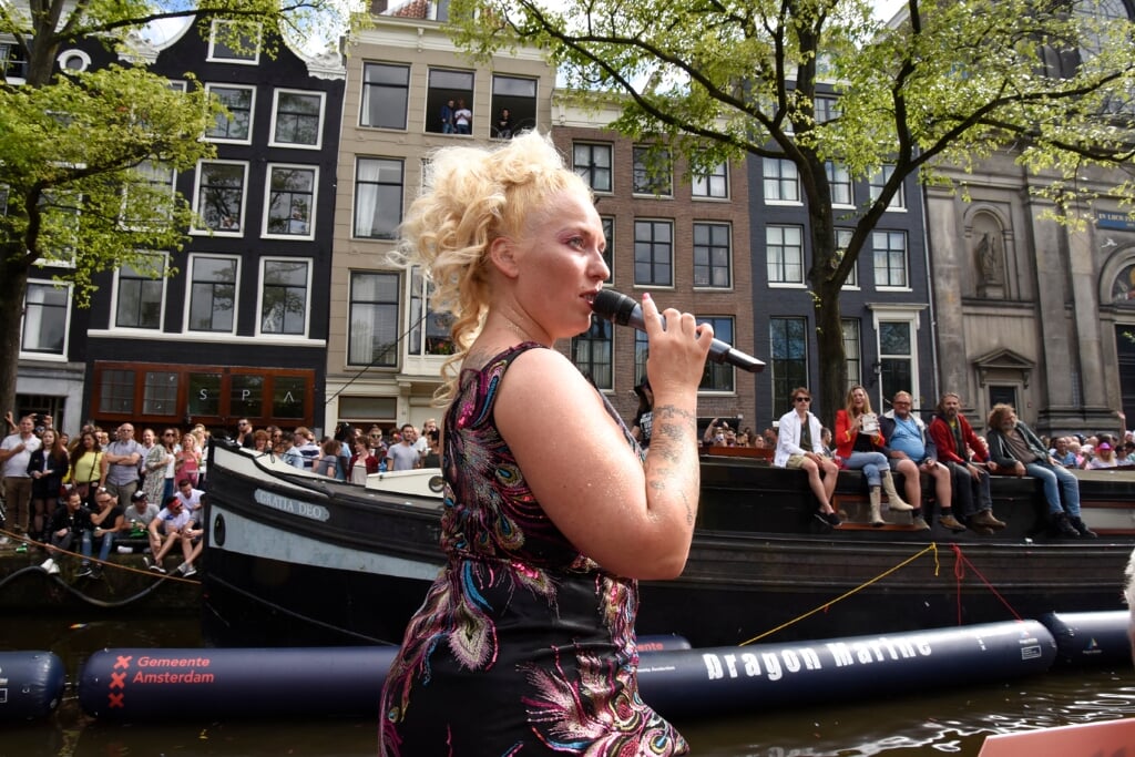Goudse Bertha Verbeek op de Goudaboot tijdens Canal Pride