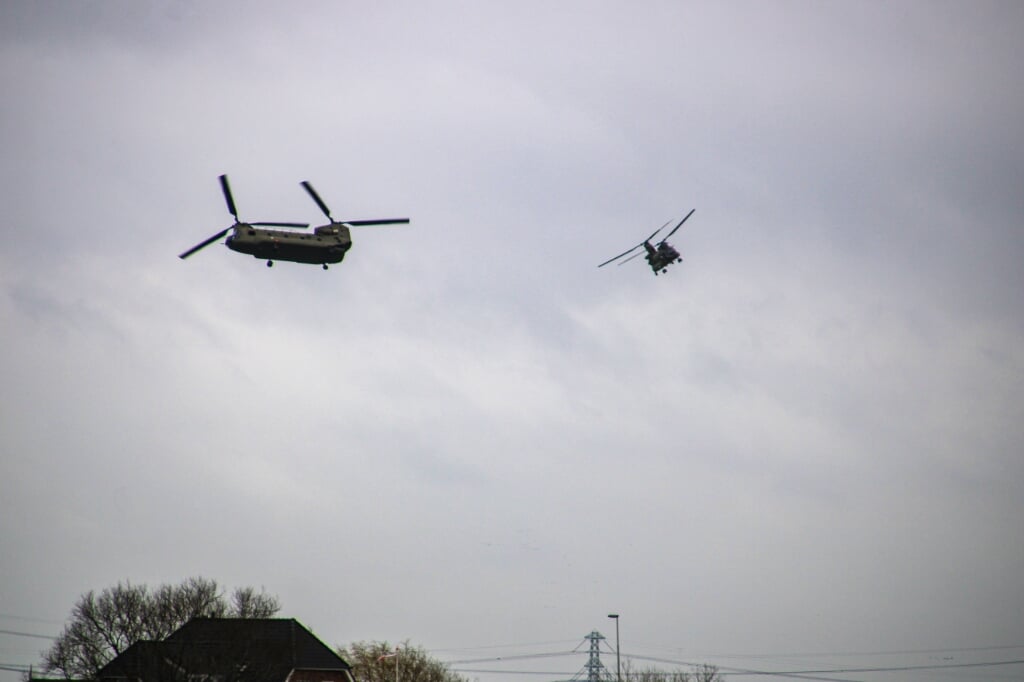 • Helikopters boven Lekkerkerk, Opperduit.