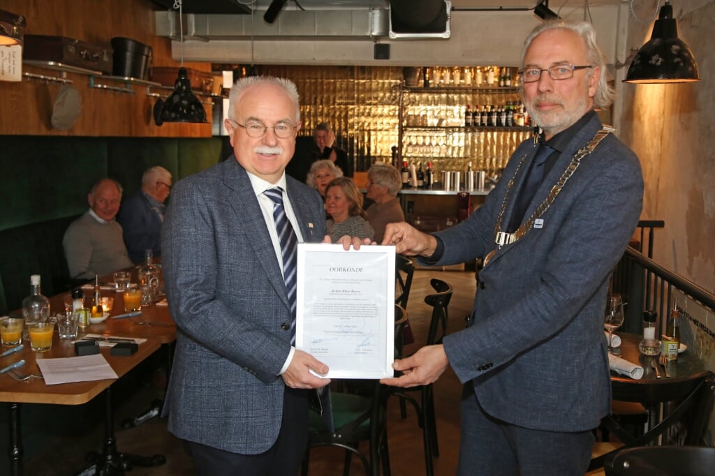• Oud-burgemeester Klaus Besser van Steinhagen ontvangde oorkonde.