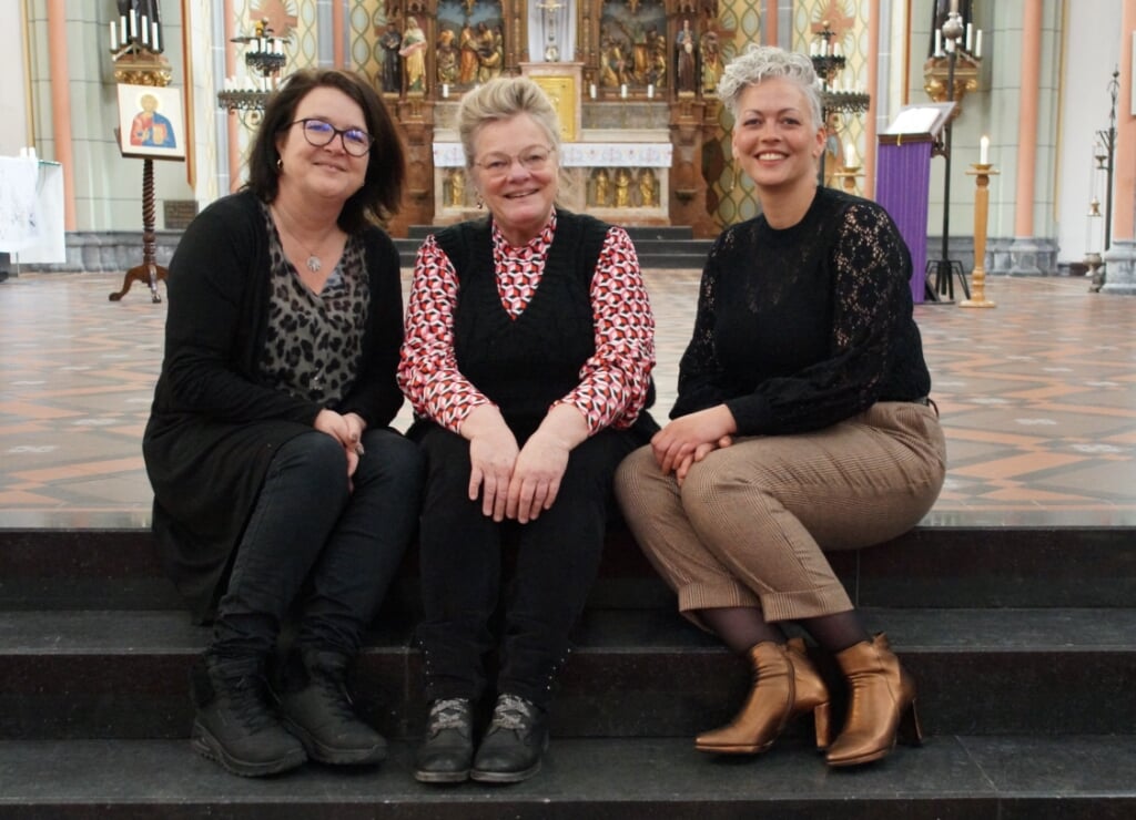 • Renée van der Putten, Janneke Stam en Patricia Boll in de Bonaventurakerk.