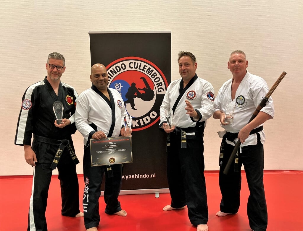Drie zilveren en één gouden award voor de instructeurs van Yashindo uit Culemborg. V.l.n.r.: Stefan, Jiewan, Sigwin en Pierre. 