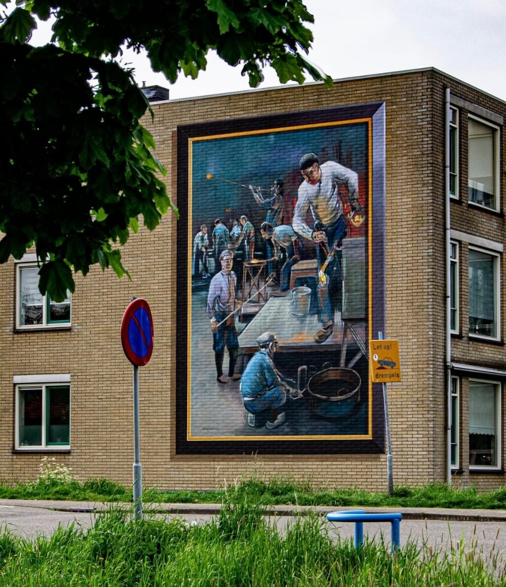 • De muurschildering van Heijenbrock op de flat op de hoek van de Horndijk en de Oranje Nassaulaan.