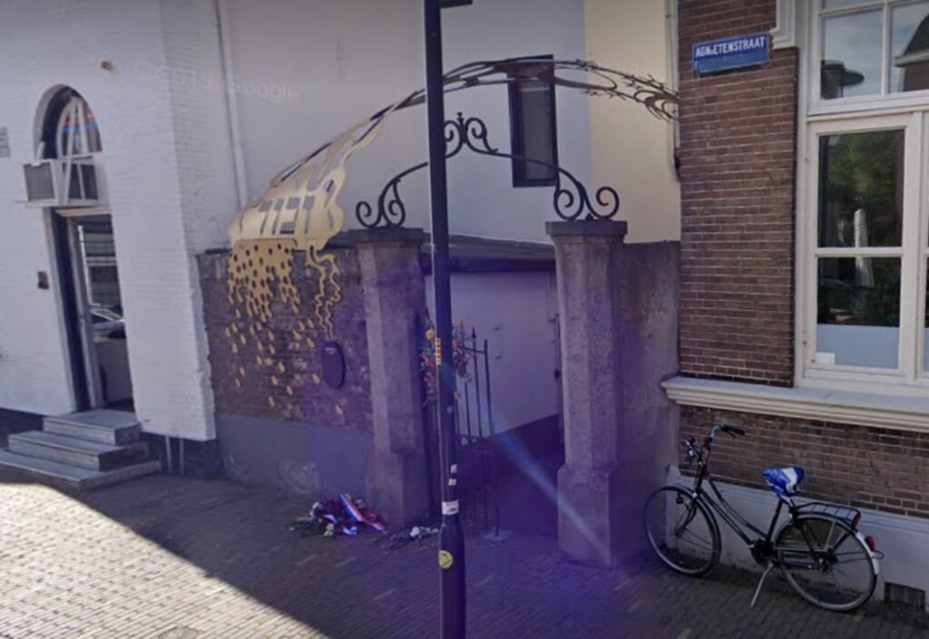 • Het Joods monument in de Sint Agnietenstraat.