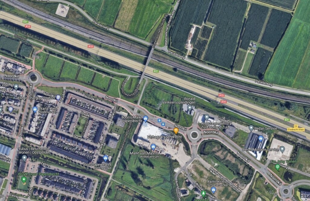 • De locatie in Papendrecht waar de reclamemast langs de A15 zou kunnen komen.