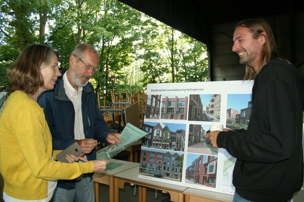 • Ruben Sierdsema (rechts) is heel positief over de nieuwbouwplannen: "Ik denk dat de wijk er een ongelofelijke impuls van gaat krijgen."