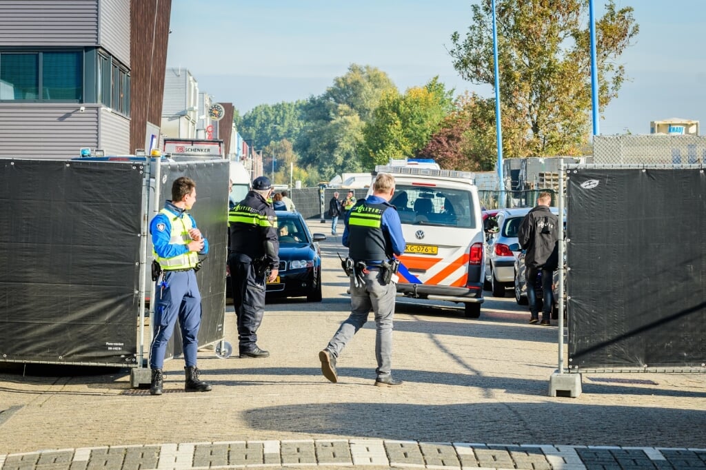 De politie viel in oktober 2018 een groothandel en een growshop aan de Ravenswade in Nieuwegein binnen.