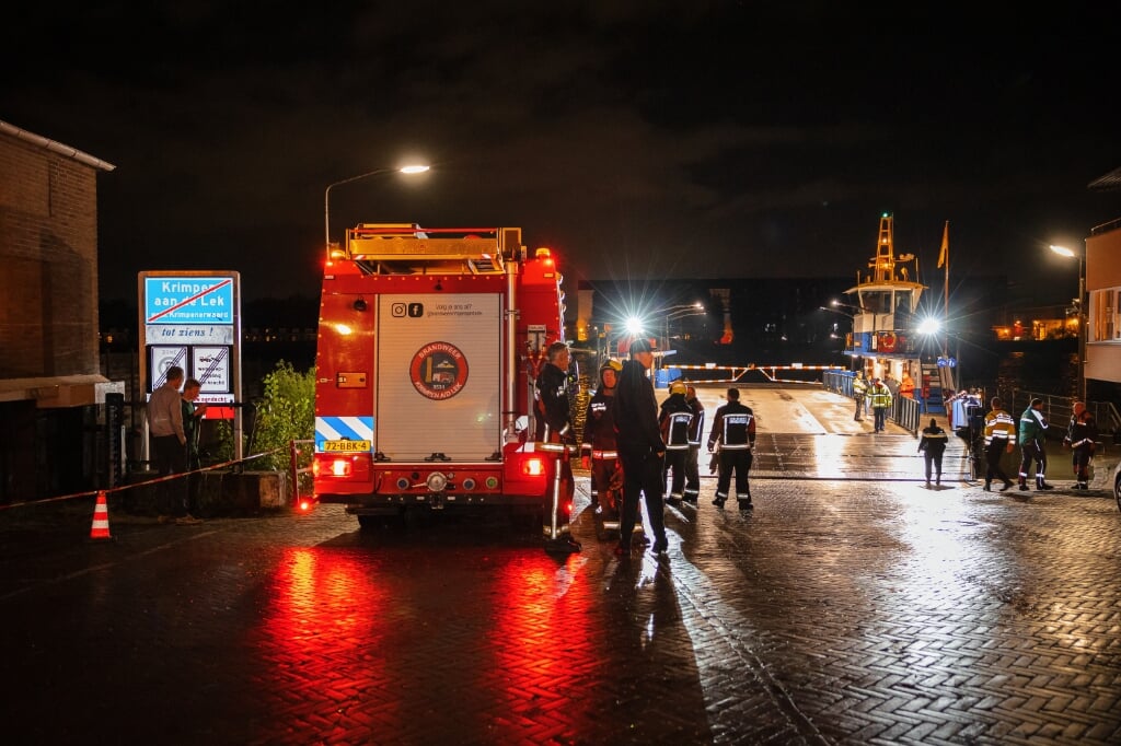 • Hulpdiensten bij de pont in Krimpen a/d Lek.