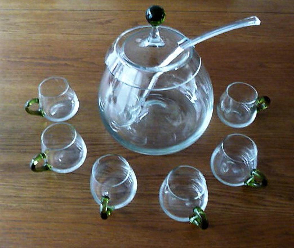 Bowl en punch set met 6 glazen voor 17,00 euro