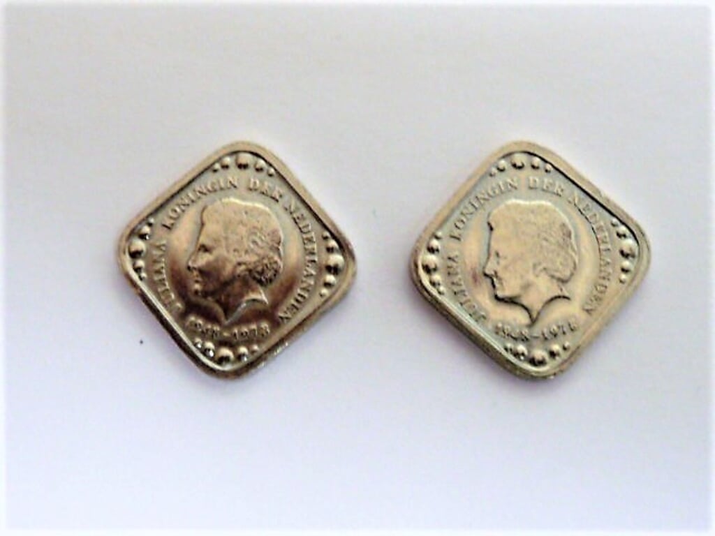 2 vierkante muntjes 5 cent voor 2,75 euro