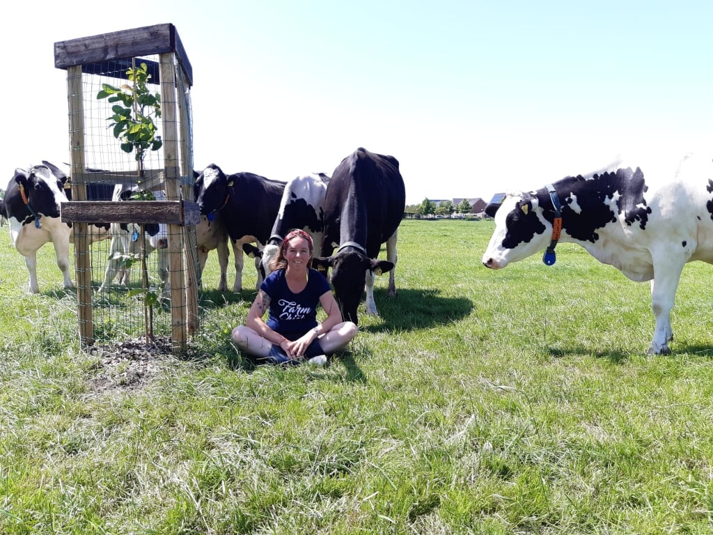 • Ramona op haar boerderij Bloemweidemelk.