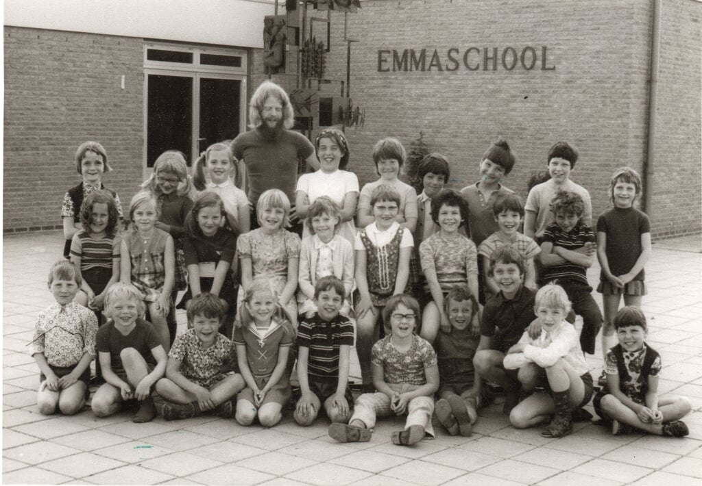• Een klassenfoto uit 1972 van de Emmaschool in Geldermalsen. 