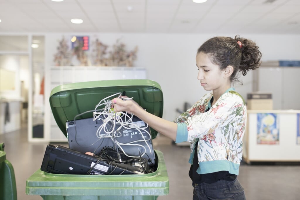 • De E-waste Race zorgt voor bewustzijn van het belang van recycling en hergebruik bij kinderen en hun omgeving.