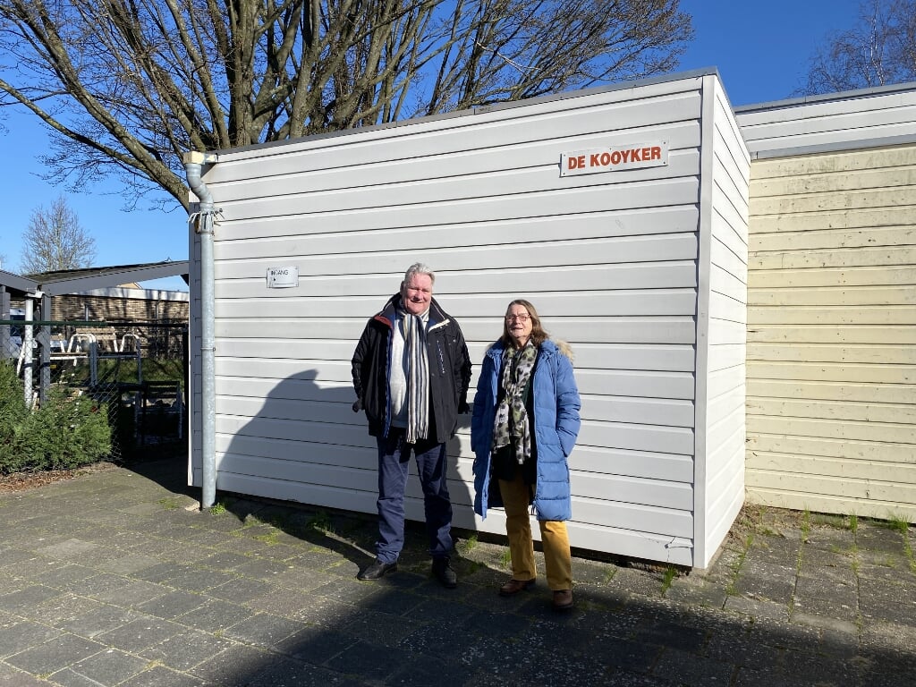 • Ed en Tiny voor wijkgebouw De Kooyker aan de Pieter Zeemanlaan 37a in Papendrecht.
