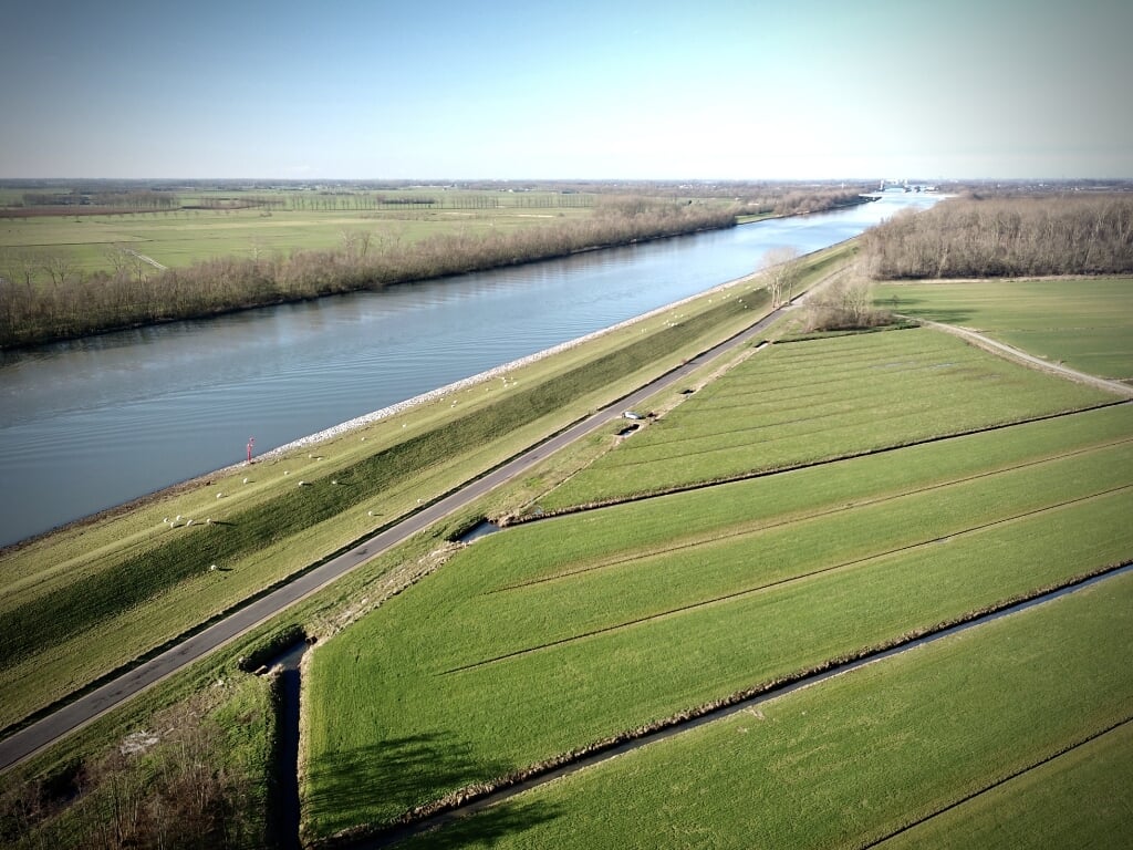 • Het dijkvak aan de oostzijde van het Amsterdam-Rijnkanaal dat de komende maanden versterkt wordt.