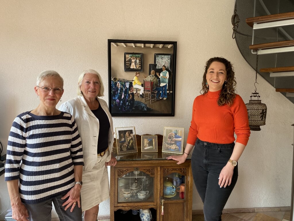 • Alda Hutten, Elly Hekman en Raquel voor haar moderne interpretatie van Vermeers 'Het Concert'.