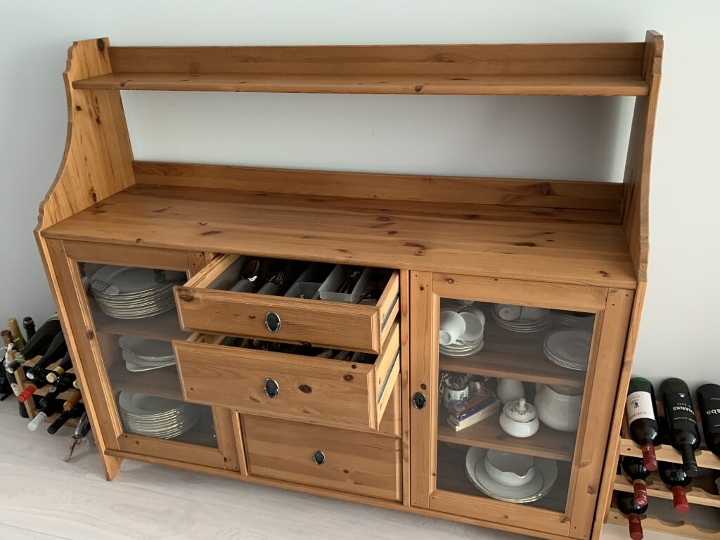 Grenenhouten dressoirkast
