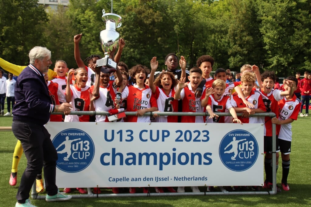 • Feyenoord winnaar van het U13-toernooi.