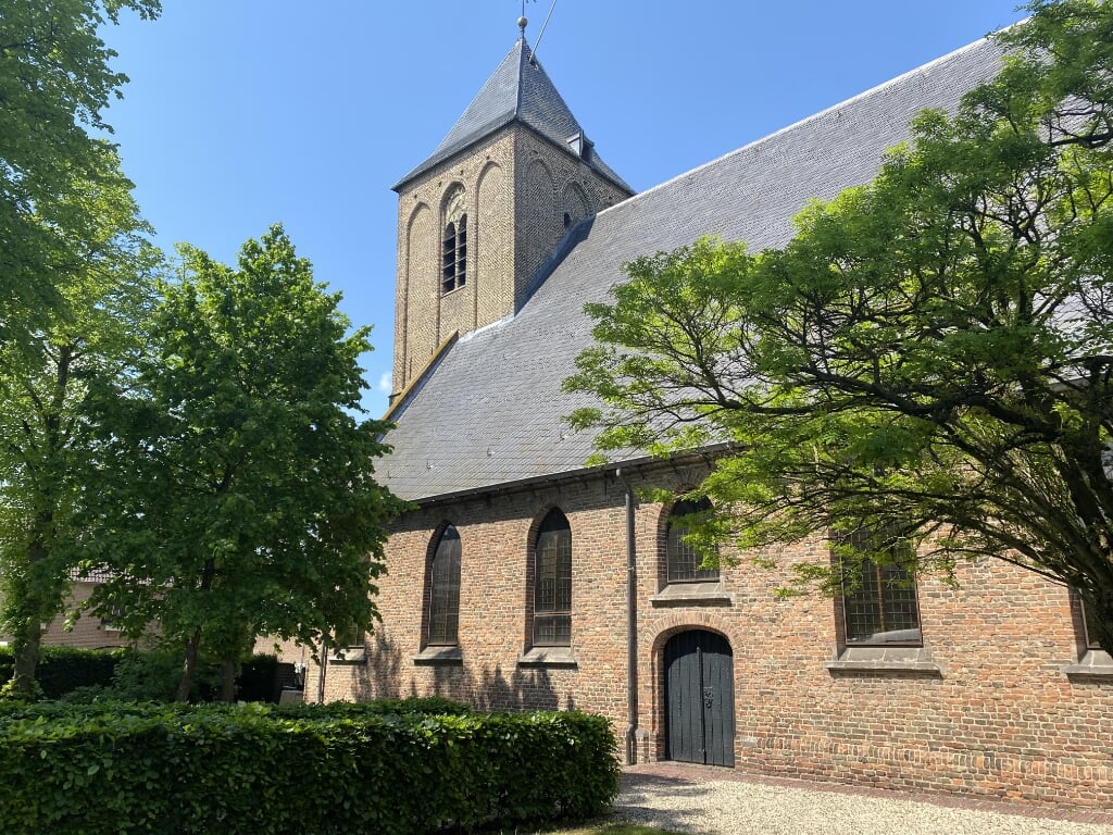 • De Sint Pieterskerk in Tricht. 